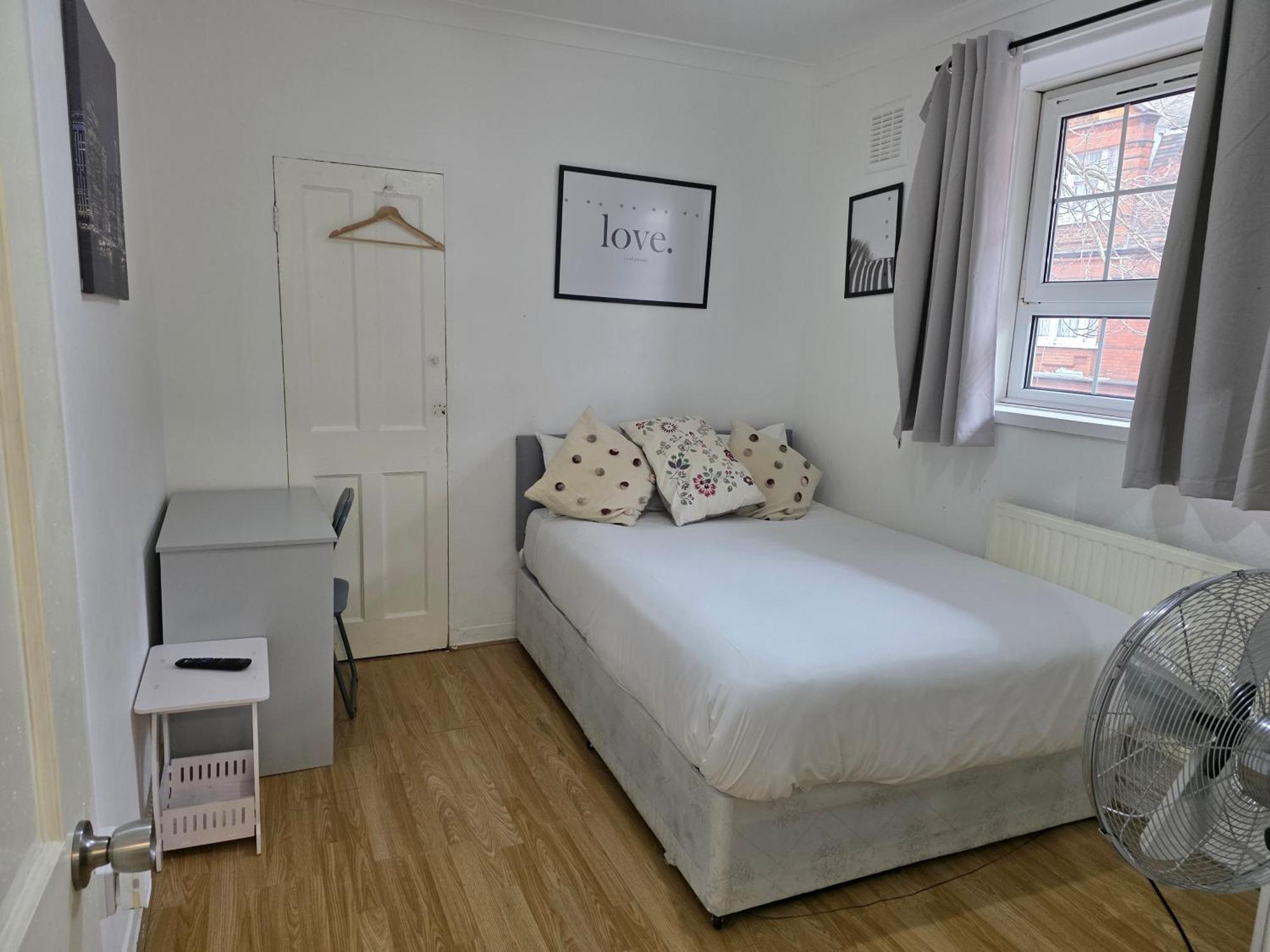 Budget Grey House London Bagian luar foto